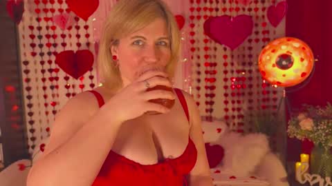 Snapshot of french_devotion chatting on February 14, 2025, 7:12 pm Louise or Lou 3 online show from February 14, 2025, 7:12 pm