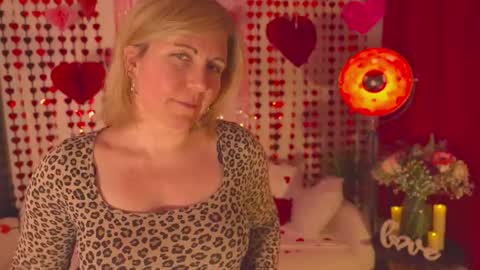 Snapshot of french_devotion chatting on February 16, 2025, 7:38 pm Louise or Lou 3 online show from February 16, 2025, 7:38 pm