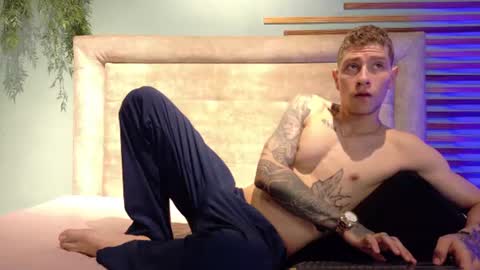 Snapshot of french_sexx chatting on June 15, 2026, 2:08 pm Xavier online show from June 15, 2026, 2:08 pm