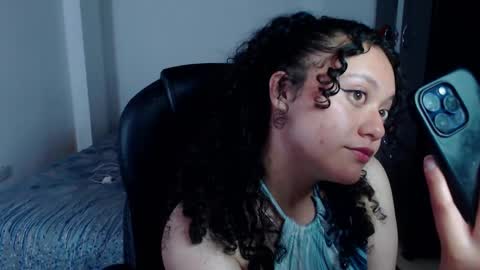 Snapshot of freud_x_louise1 chatting on December 6, 2024, 5:20 am Louise online show from December 6, 2024, 5:20 am