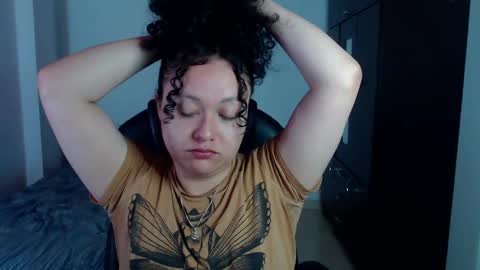 Snapshot of freud_x_louise1 chatting on December 22, 2024, 1:34 am Louise online show from December 22, 2024, 1:34 am