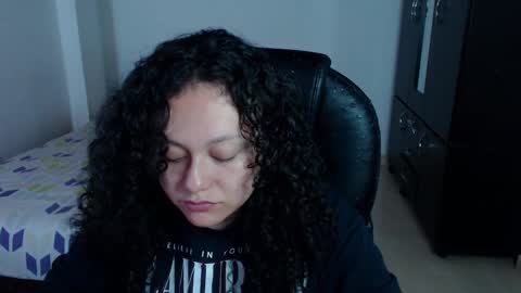 Snapshot of freud_x_louise1 chatting on January 14, 2025, 4:36 am Louise online show from January 14, 2025, 4:36 am