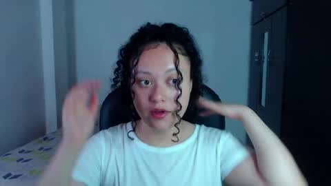 Snapshot of freud_x_louise1 chatting on January 20, 2025, 5:15 am Louise online show from January 20, 2025, 5:15 am