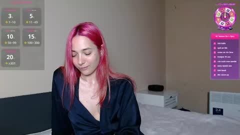Snapshot of freyaoliver chatting on June 10, 2026, 11:24 pm FreyaOliver online show from June 10, 2026, 11:24 pm