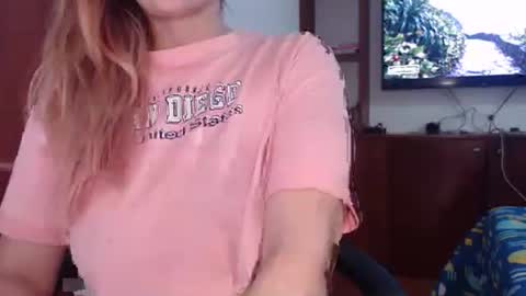 Snapshot of freyjashine_x chatting on May 15, 2026, 11:06 am FREYJA LOREN online show from May 15, 2026, 11:06 am