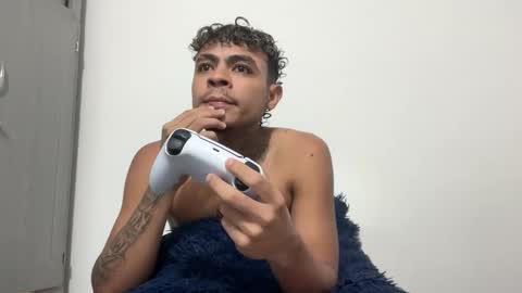 freyva_ online show from December 2, 2025, 5:35 am