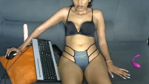 Snapshot of frianebony chatting on November 23, 2025, 7:13 pm Frian online show from November 23, 2025, 7:13 pm