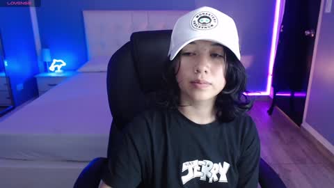 frida_lassi_ online show from January 16, 2025, 8:25 pm