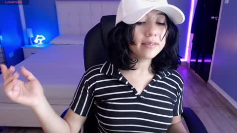 frida_lassi_ online show from January 21, 2025, 12:07 pm