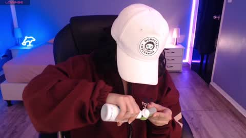 frida_lassi_ online show from January 27, 2025, 12:05 pm