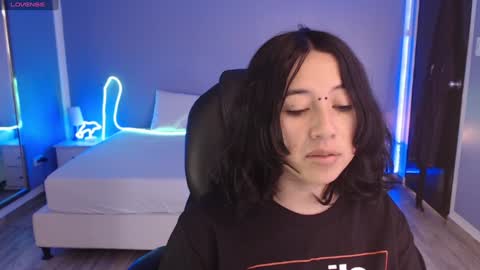 frida_lassi_ online show from January 30, 2025, 12:27 pm