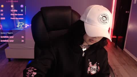 frida_lassi_ online show from January 31, 2025, 3:22 pm