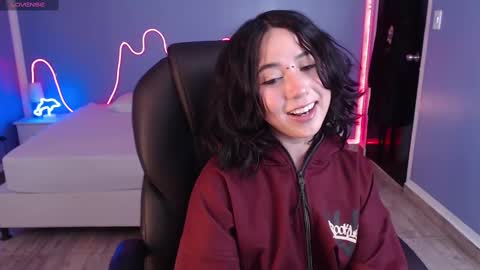 frida_lassi_ online show from February 12, 2025, 7:45 pm