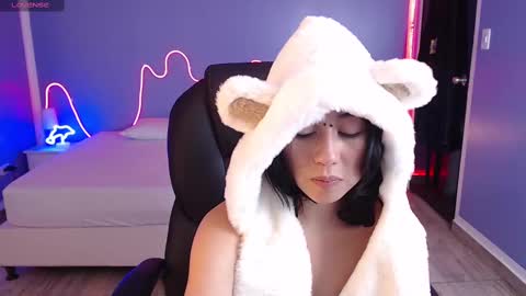 frida_lassi_ online show from February 13, 2025, 6:38 pm