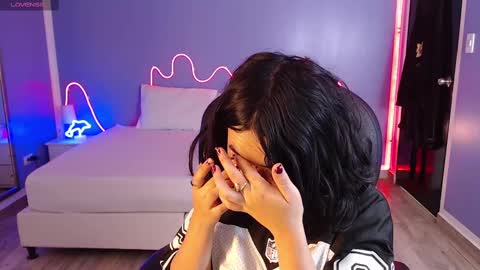 frida_lassi_ online show from February 14, 2025, 12:36 pm