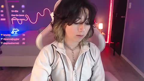 frida_lassi_ online show from March 5, 2025, 6:45 pm