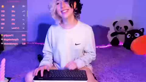 frida_lassi_ online show from September 13, 2025, 12:10 am