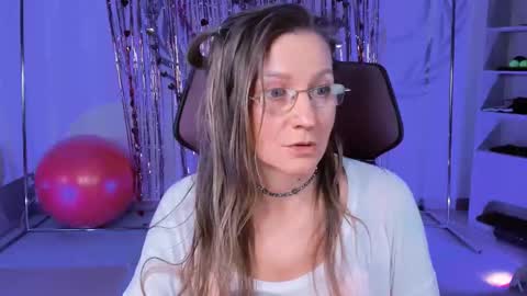 Snapshot of fridatander chatting on February 17, 2025, 6:15 pm Frida Tander online show from February 17, 2025, 6:15 pm