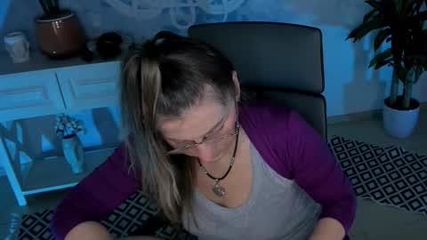 Snapshot of fridatander chatting on November 27, 2025, 5:09 am Frida Tander online show from November 27, 2025, 5:09 am