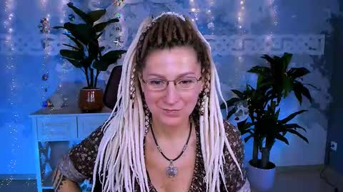 Frida Tander online show from December 18, 2025, 3:23 am