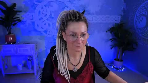 Frida Tander online show from May 5, 2026, 5:15 am