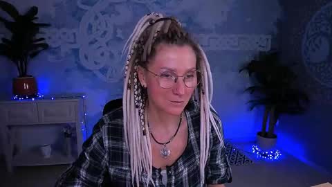 Frida Tander online show from May 6, 2026, 5:03 am