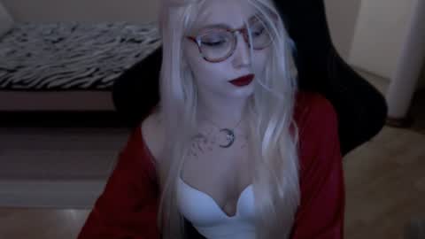 Snapshot of fromsun_forsoul chatting on June 18, 2026, 9:30 pm Lilith online show from June 18, 2026, 9:30 pm
