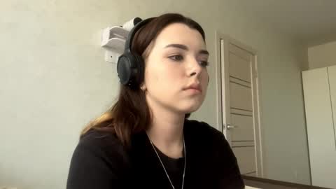 Snapshot of frosted_bloom chatting on September 9, 2025, 2:16 pm Emily online show from September 9, 2025, 2:16 pm
