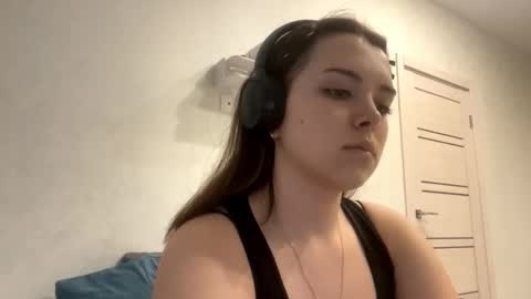 Snapshot of frosted_bloom chatting on September 10, 2025, 3:45 pm Emily online show from September 10, 2025, 3:45 pm