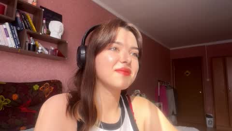Snapshot of frosted_bloom chatting on September 14, 2025, 7:07 am Emily online show from September 14, 2025, 7:07 am