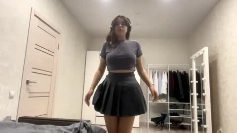 Snapshot of frosted_bloom chatting on September 17, 2025, 3:46 pm Emily online show from September 17, 2025, 3:46 pm