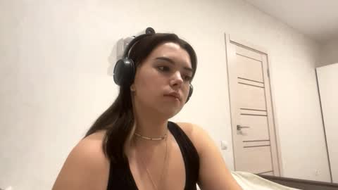Snapshot of frosted_bloom chatting on September 29, 2025, 3:39 pm Emily online show from September 29, 2025, 3:39 pm