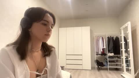 Snapshot of frosted_bloom chatting on October 1, 2025, 3:40 pm Emily online show from October 1, 2025, 3:40 pm