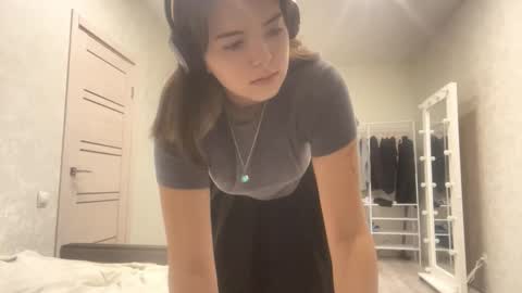 Snapshot of frosted_bloom chatting on October 8, 2025, 3:42 pm Emily online show from October 8, 2025, 3:42 pm