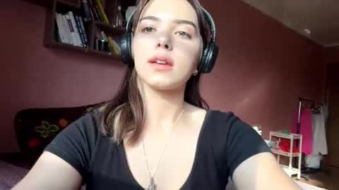 Snapshot of frosted_bloom chatting on October 11, 2025, 7:18 am Emily online show from October 11, 2025, 7:18 am