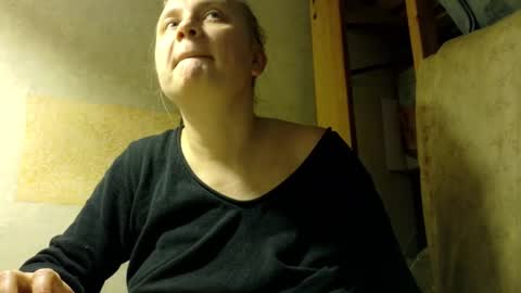 Snapshot of frumcake chatting on December 15, 2025, 3:00 am FrumCake online show from December 15, 2025, 3:00 am