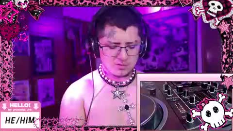 Snapshot of ftmbiggestclit chatting on June 12, 2026, 6:40 pm Kevin online show from June 12, 2026, 6:40 pm