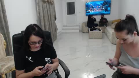 Snapshot of fuckable_one chatting on December 1, 2024, 4:29 pm Angelique online show from December 1, 2024, 4:29 pm