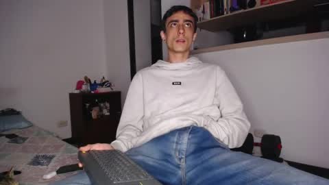 Snapshot of fuckc0uple chatting on March 8, 2025, 4:45 am Lauuuu n TheLuckyGuy online show from March 8, 2025, 4:45 am