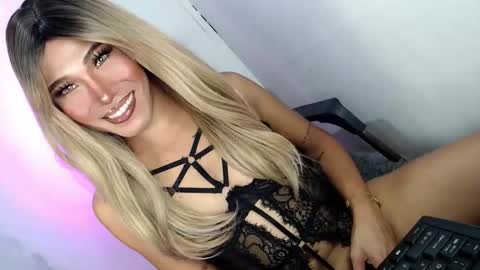 sweetyJENNY online show from May 7, 2026, 2:11 pm