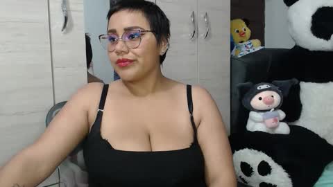 Mia and Gary  online show from December 14, 2025, 2:50 am