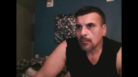 fuego1ento22 online show from May 6, 2026, 12:32 pm