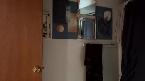 Linnys Palace online show from November 4, 2025, 5:23 pm