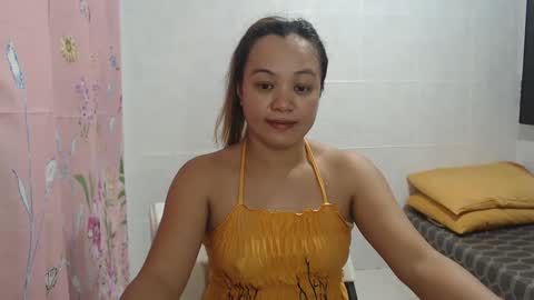 Snapshot of funluvnpinay4u chatting on December 4, 2024, 2:09 am MAE online show from December 4, 2024, 2:09 am