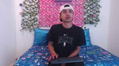 Snapshot of funny_and_horny chatting on September 24, 2025, 9:23 am funny_and_horny online show from September 24, 2025, 9:23 am