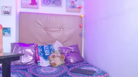 Snapshot of funny_and_horny chatting on November 19, 2025, 4:01 am funny_and_horny online show from November 19, 2025, 4:01 am