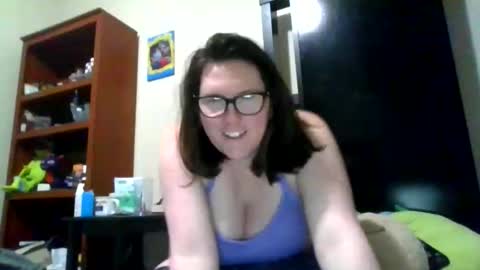 fuzzypeaches87 online show from February 6, 2026, 2:49 am
