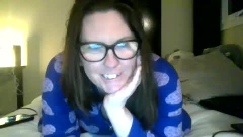 fuzzypeaches87 online show from March 24, 2026, 4:17 am