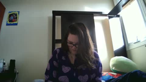fuzzypeaches87 online show from April 22, 2026, 12:18 pm