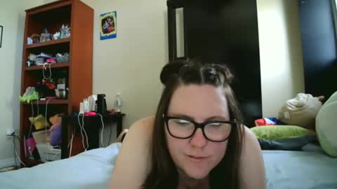 fuzzypeaches87 online show from April 24, 2026, 8:11 pm